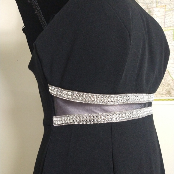 Black evening gown - Picture 2 of 7